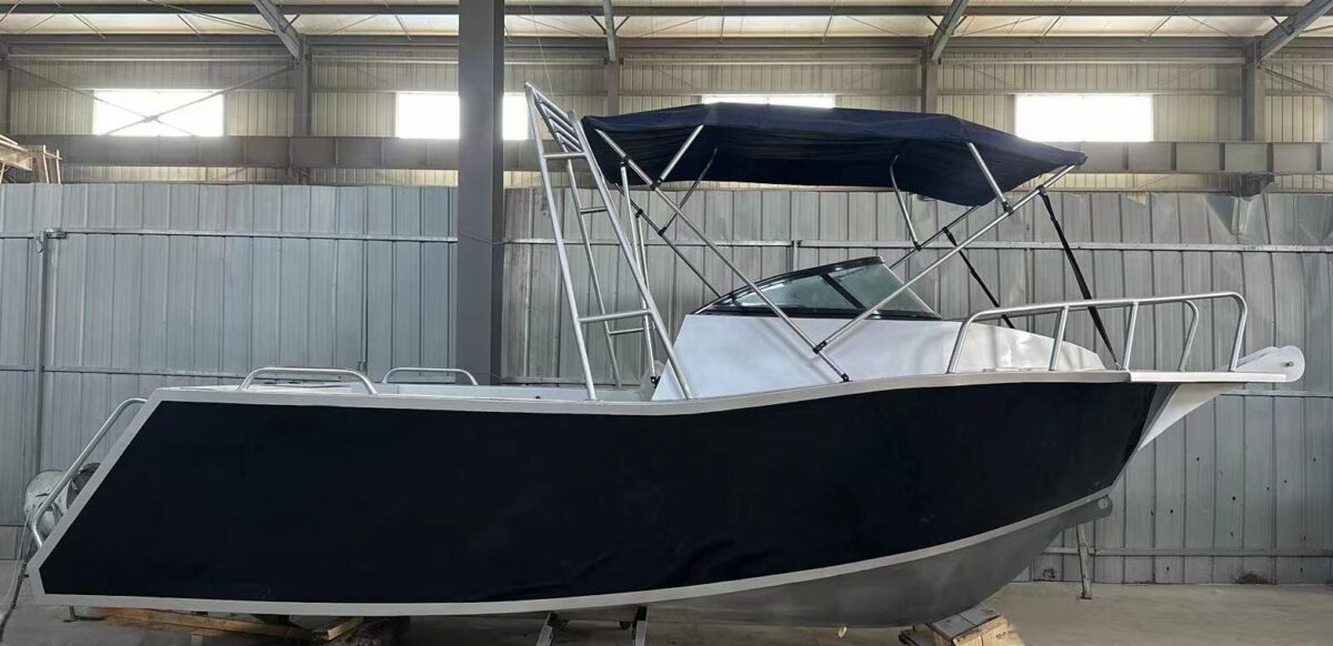 Aluboot Aluminium Kajütboot mit Schlupfkabine, 5,80m Länge
