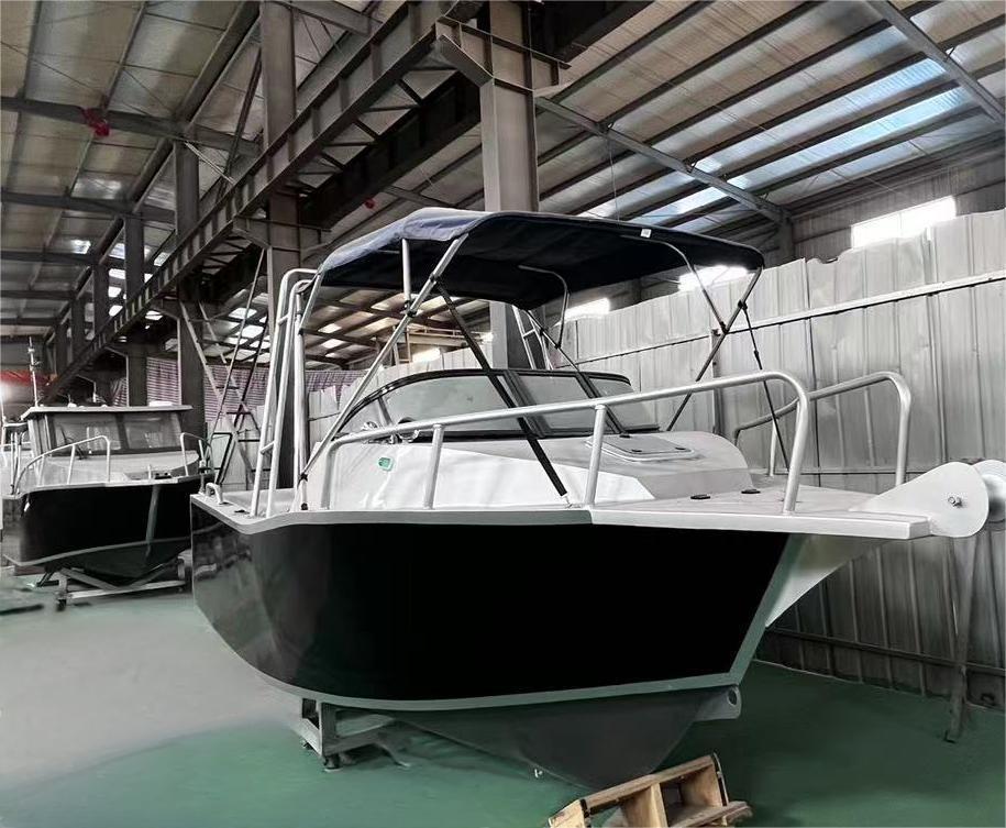 Aluboot Aluminium Kajütboot mit Schlupfkabine, 5,80m Länge Aluboot Aluminium Kajütboot mit Schlupfkabine, 5,80m Länge