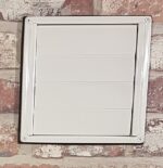 Wetterschutzgitter aus Edelstahl mit beweglichen Lamellen