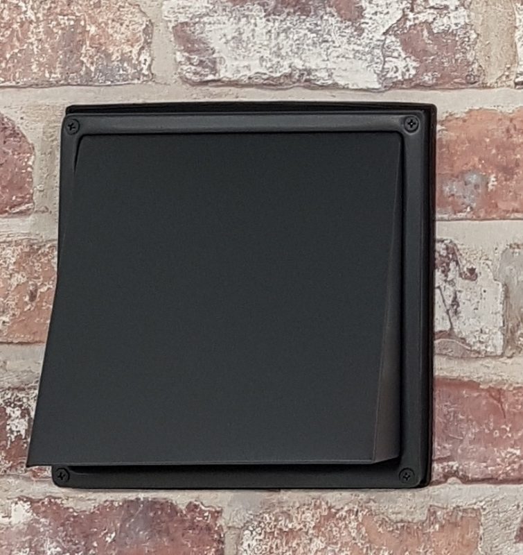 Wetterschutzgitter aus Edelstahl mit Haube und Klappenblatt in der Haube