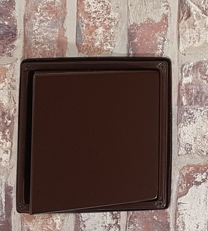 Wetterschutzgitter aus Edelstahl mit Haube und Klappenblatt in der Haube